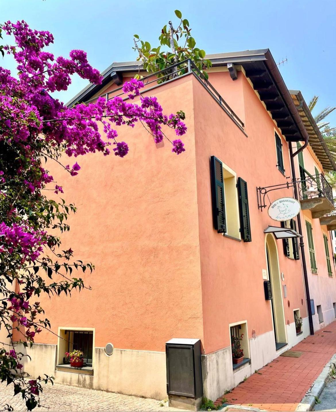 Acqua Di Mare Acomodação com café da manhã Bordighera Exterior foto