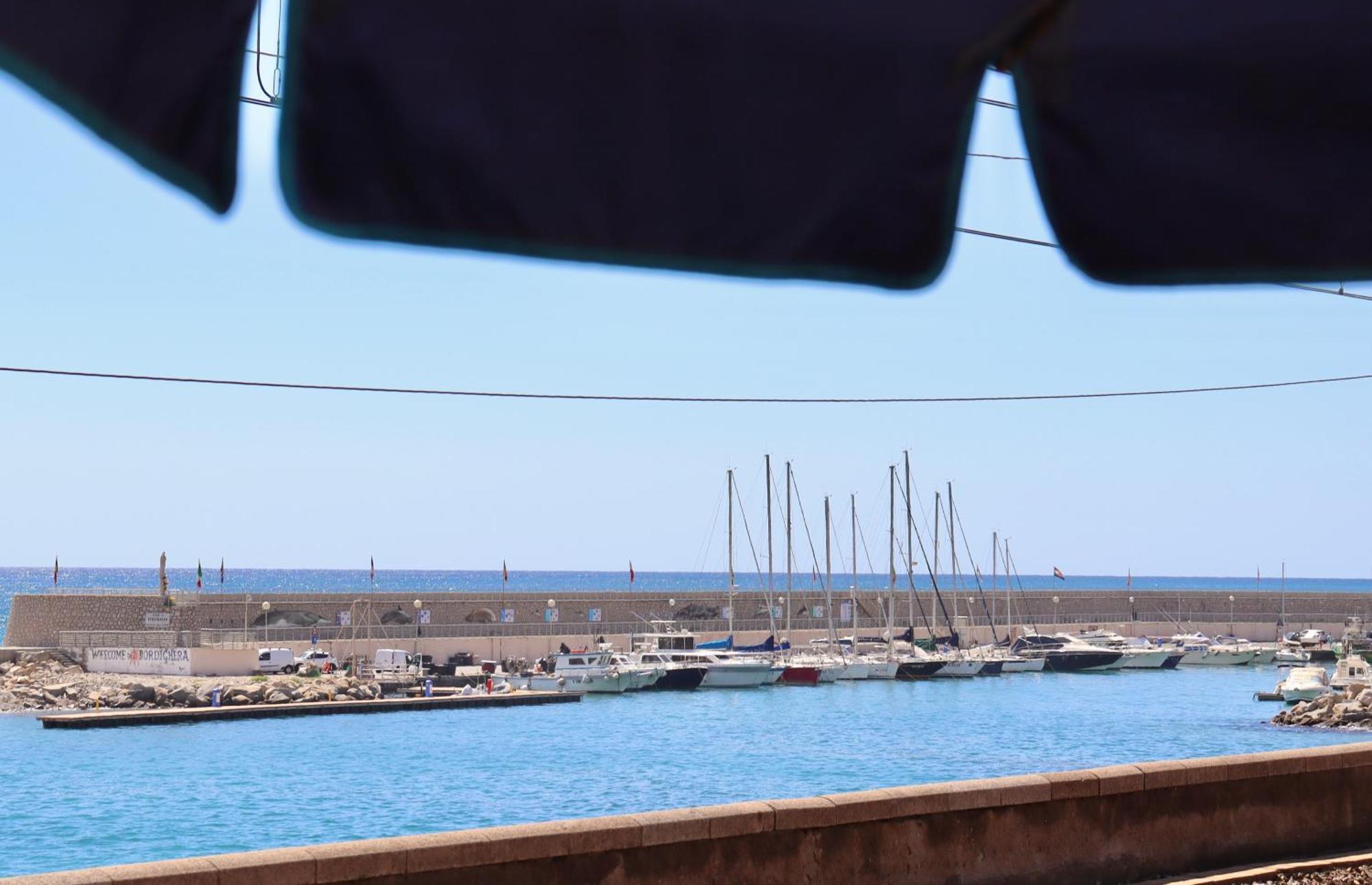 Acqua Di Mare Acomodação com café da manhã Bordighera Exterior foto