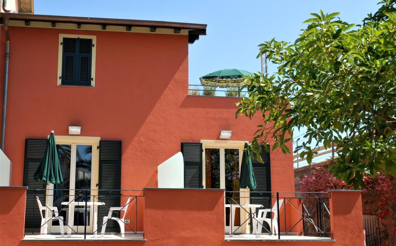Acqua Di Mare Acomodação com café da manhã Bordighera Exterior foto